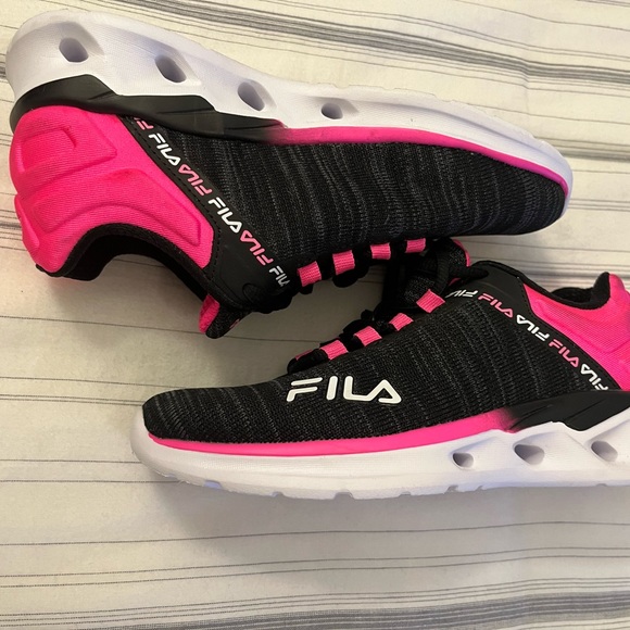 BRAND NEW GIRLS SIZE 2 FILA TENNIS SHOES - Picture 12 of 14